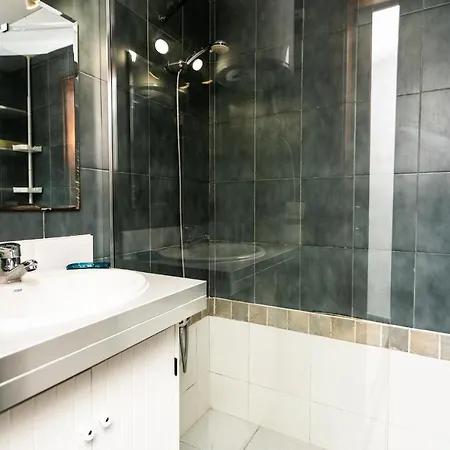 Raymanda203 Apartment *